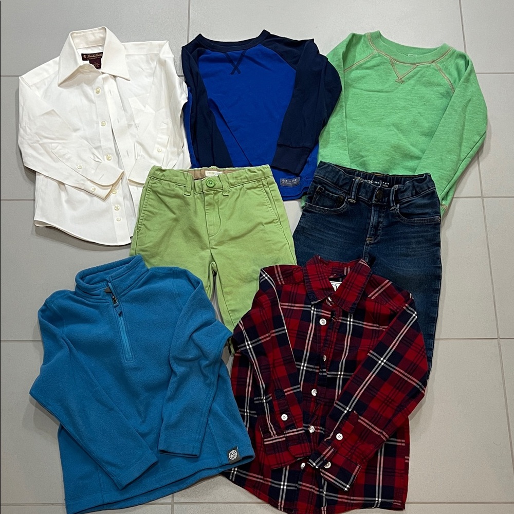 LOT of 7 - 4T boys pieces.